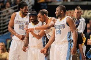 泰伦·卢谈哈登带伤出战：他为了球队拼到底的心态，很了不起（泰伦·卢盛赞哈登带伤上阵：为球队拼到最后的决心令人敬佩）