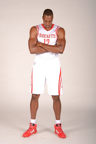 爱德华兹：芬奇教练的能量感染了我们，我愿意替他交罚款（爱德华兹赞芬奇激情感染全队：愿替教练承担罚款）