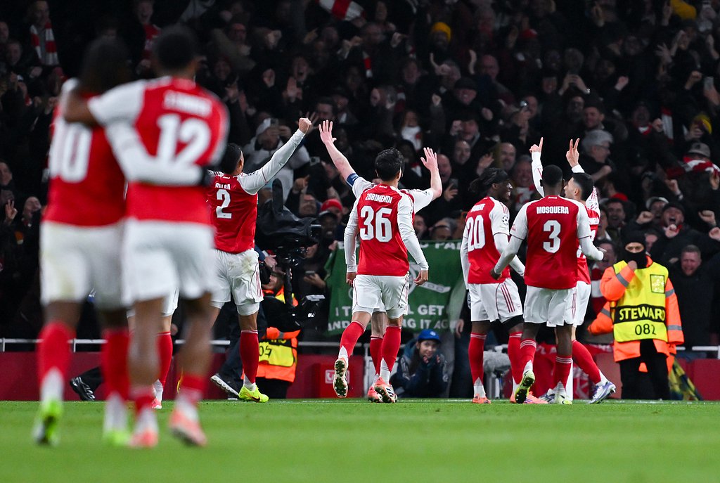 初生牛犊！费尔斯首节5中4怒砍10分4篮板3助攻（强势开局！费尔斯首节5投4中拿下10分4篮板3助攻）