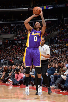 球迷怒喷后蹇韬回应：输球又怎么样？随后被韦世豪、甘超拦下（遭球迷怒斥，蹇韬回怼：输球又如何？韦世豪、甘超上前劝阻）