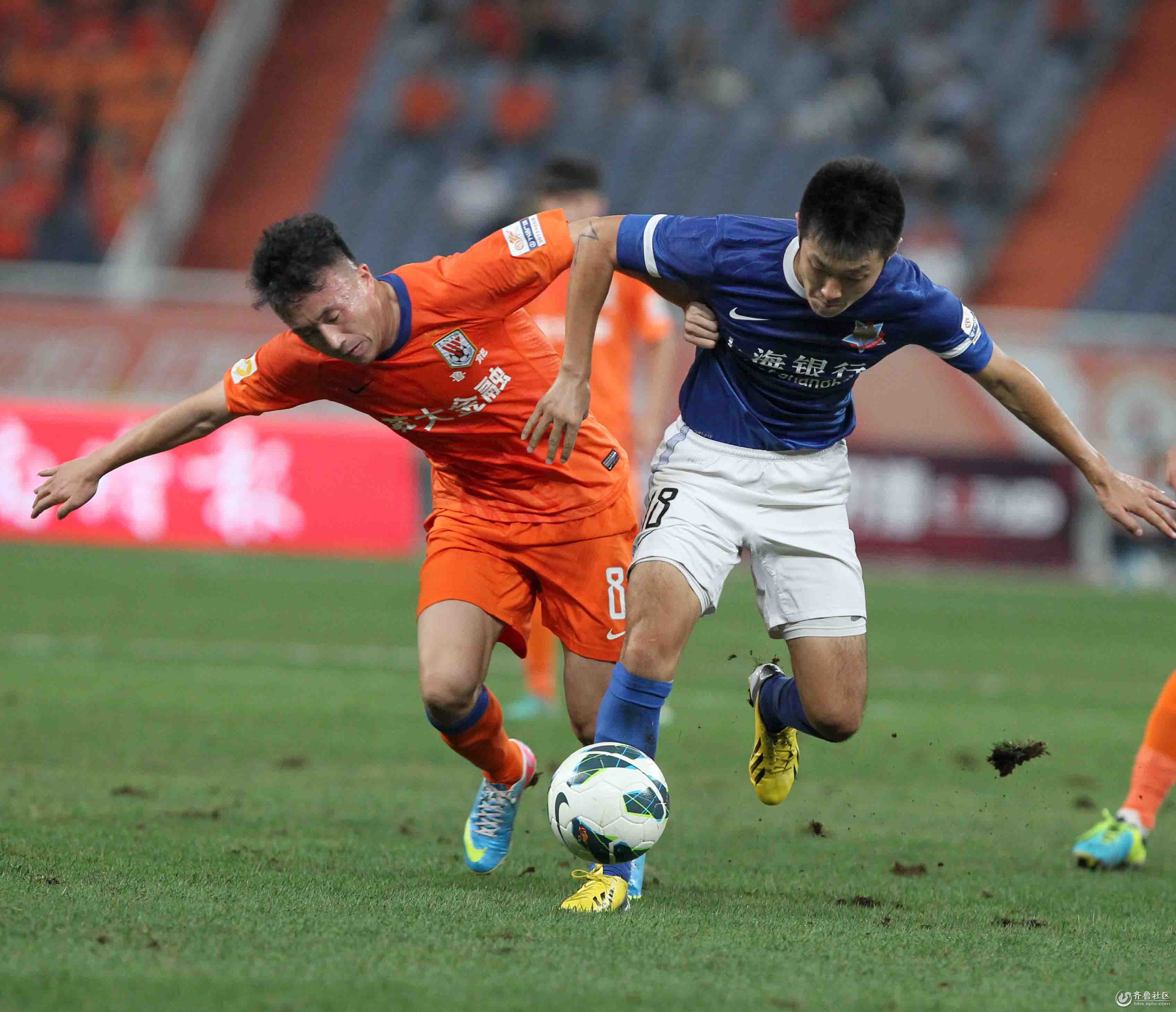 受伤的彭啸进入战上海U20的替补席，此前球员遭遇韧带损伤（曾遭韧带损伤，彭啸进入对阵上海U20之战替补席）