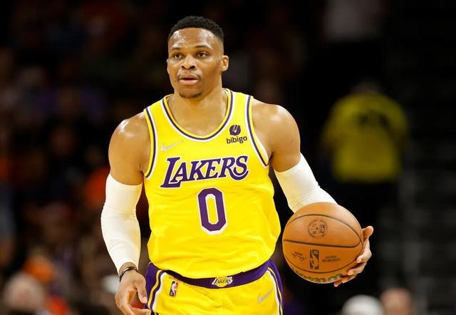 意乙巴里队客场0-5惨败，在返程航班上球迷与球员发生冲突（意乙巴里客场0-5惨败 返程航班上球迷与球员爆发冲突）