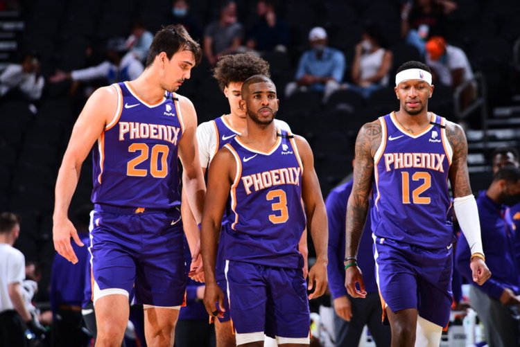 穆帅：我坚信我们还没出局；今天裁判很有风格但水平不高（穆里尼奥：我相信我们尚未出局；今日裁判颇有风格但水平一般）