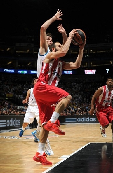 球队攻防节奏非常平衡（球队攻守节奏相当均衡）