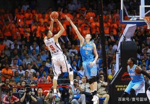 巴黎中场控制力全面升级（巴黎中场统治力全面提升）